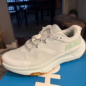 Hoka Women's slip on sneakers. Transport droplet size 8